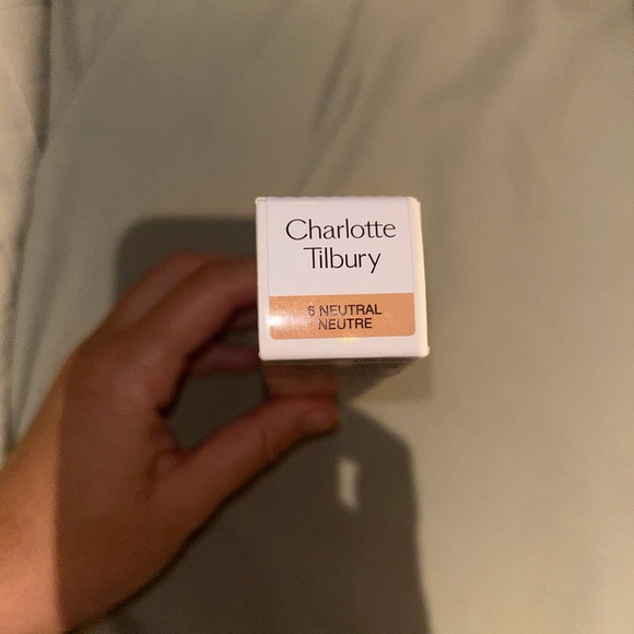 Charlotte Tilbury Beautiful Skin Foundation - Picture 3 of 3